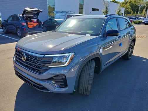 2026 Volkswagen Atlas Cross Sport 2.0T SEL R-Line Black