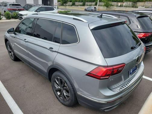 Pyrite Silver Metallic 2023 Volkswagen Tiguan 2.0T SE
