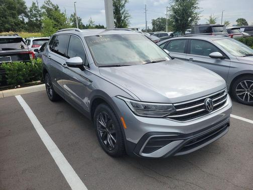 Pyrite Silver Metallic 2023 Volkswagen Tiguan 2.0T SE
