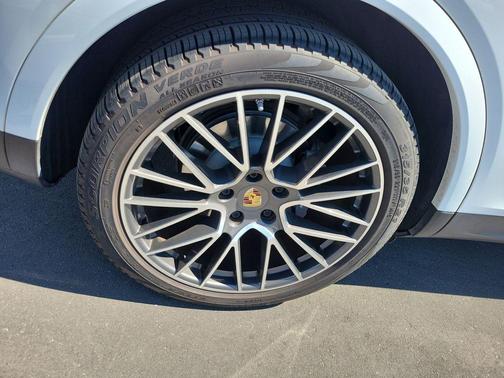2022 Porsche Cayenne 