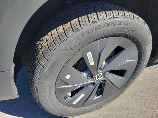 Deep Black Pearl Effect 2026 Volkswagen Taos 1.5T S