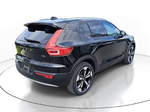 2020 Volvo XC40 T5 Momentum