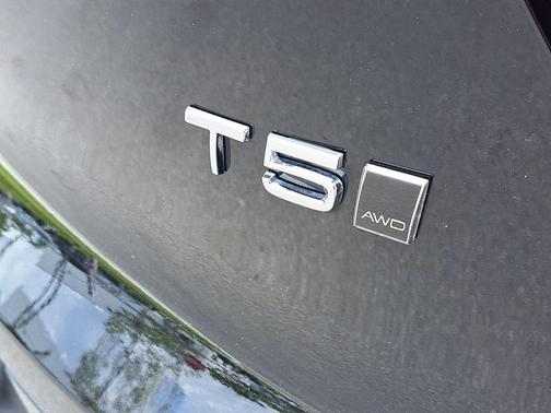 2020 Volvo XC40 T5 Momentum