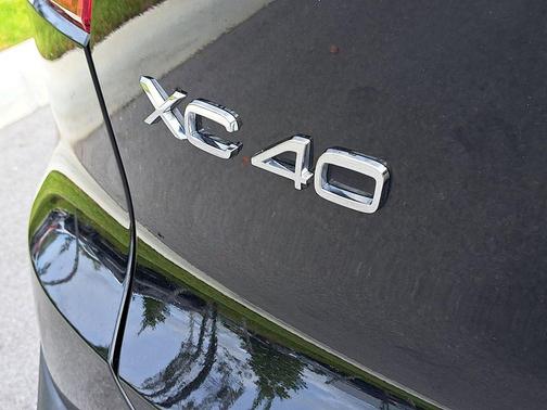 2020 Volvo XC40 T5 Momentum