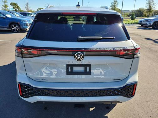 2026 Volkswagen Tiguan 2.0T SEL R-Line