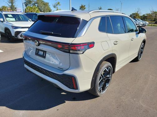 2026 Volkswagen Tiguan 2.0T SEL R-Line