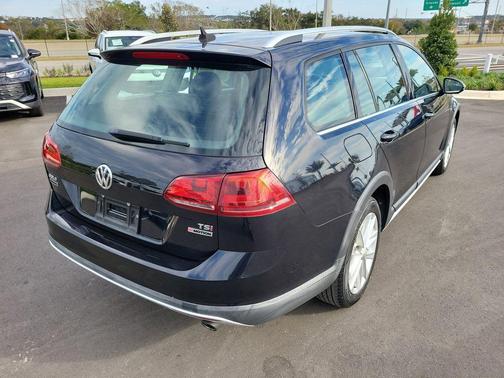 2017 Volkswagen Golf Alltrack TSI S