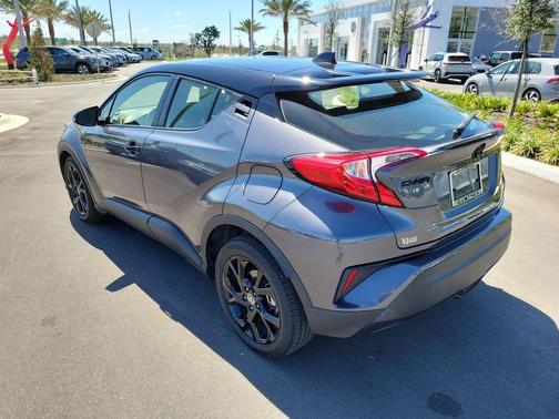 2022 Toyota C-HR XLE