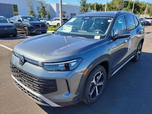2025 Volkswagen Tiguan 2.0T SE