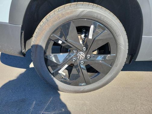 2025 Volkswagen Taos 1.5T SE Black