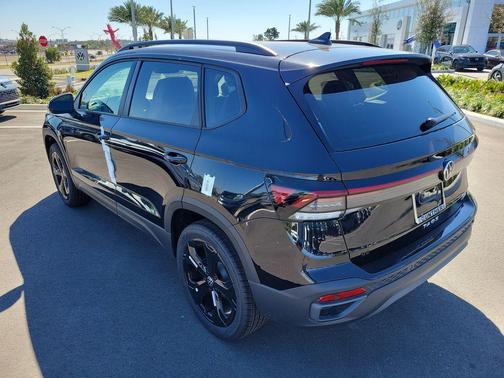 Deep Black Pearl Effect 2026 Volkswagen Taos 1.5T SE Black