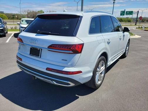 2023 Audi Q7 55 Premium Plus