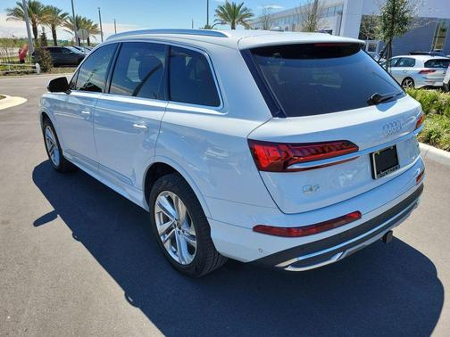 2023 Audi Q7 55 Premium Plus