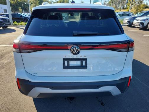 2025 Volkswagen Tiguan 2.0T SE