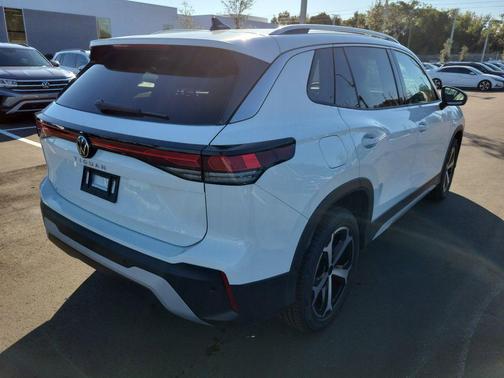 2025 Volkswagen Tiguan 2.0T SE