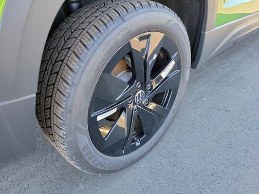 2025 Volkswagen Taos 1.5T SE Black