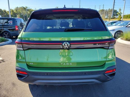 2025 Volkswagen Taos 1.5T SE Black