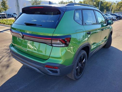 2025 Volkswagen Taos 1.5T SE Black