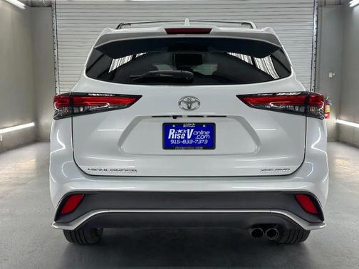 WHITE 2023 Toyota Highlander XSE