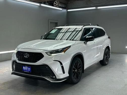 WHITE 2023 Toyota Highlander XSE