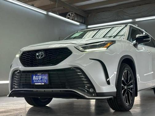 WHITE 2023 Toyota Highlander XSE
