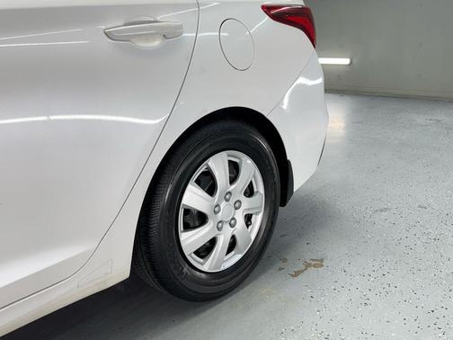 2019 Hyundai Accent SEL 4-Door 6A