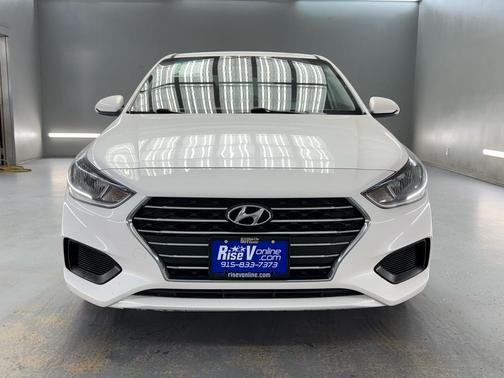 2019 Hyundai Accent SEL 4-Door 6A