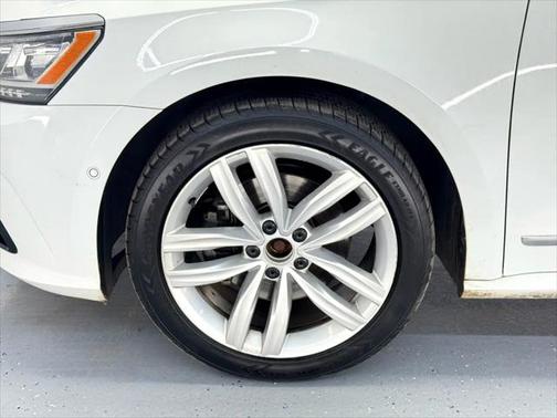 2018 Volkswagen Passat 3.6L SEL Premium