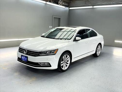 2018 Volkswagen Passat 3.6L SEL Premium
