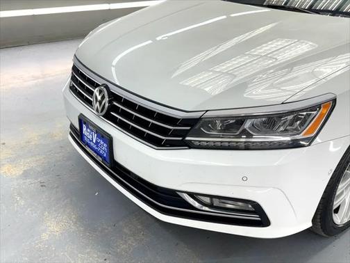2018 Volkswagen Passat 3.6L SEL Premium