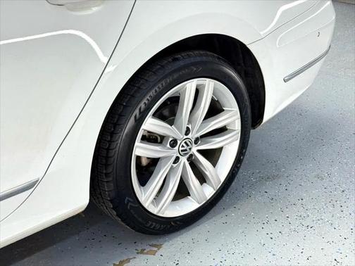 2018 Volkswagen Passat 3.6L SEL Premium