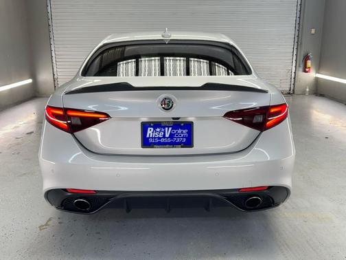 2018 Alfa Romeo Giulia Base