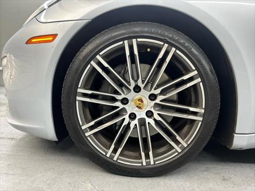 2016 Porsche Panamera 4