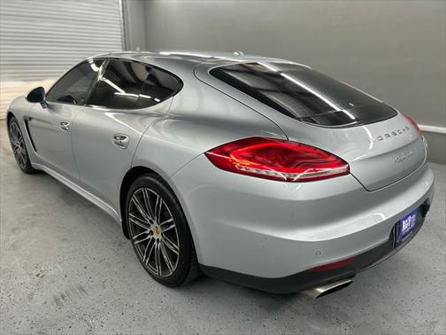 2016 Porsche Panamera 4
