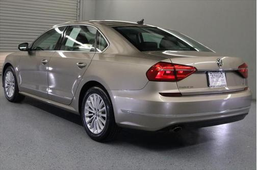 2016 Volkswagen Passat 1.8T SE w/Technology