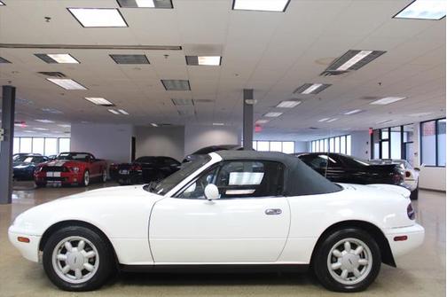 White 1990 Mazda MX-5 Miata Base