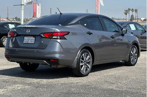 Gun Metallic 2024 Nissan Versa 1.6 S