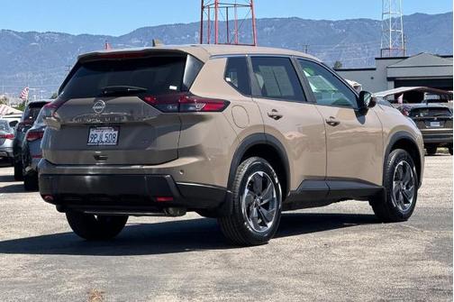 Baja Storm 2024 Nissan Rogue SV