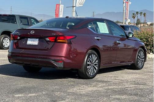 Garnet Pearl Me 2024 Nissan Altima 2.5 SV