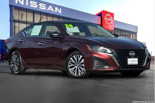 Garnet Pearl Me 2024 Nissan Altima 2.5 SV