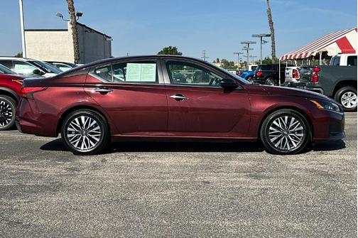 Garnet Pearl Me 2024 Nissan Altima 2.5 SV