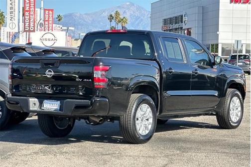 2023 Nissan Frontier SV