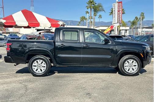 2023 Nissan Frontier SV