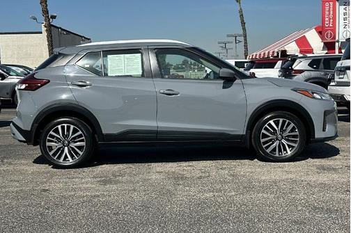 Boulder Gray Metallic 2024 Nissan Kicks SV