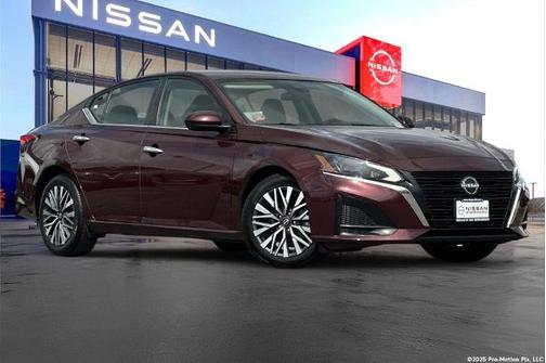 Garnet Pearl 2023 Nissan Altima 2.5 SV