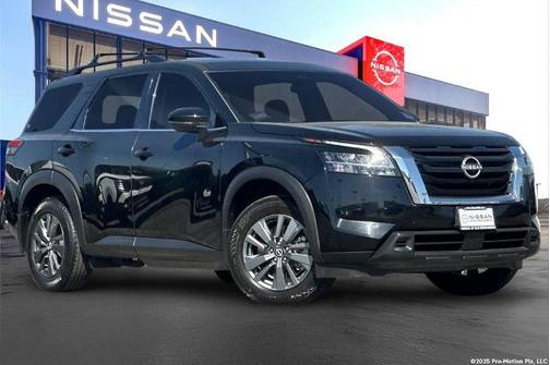 Black 2022 Nissan Pathfinder SV