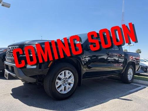 Black 2024 Nissan Frontier SV