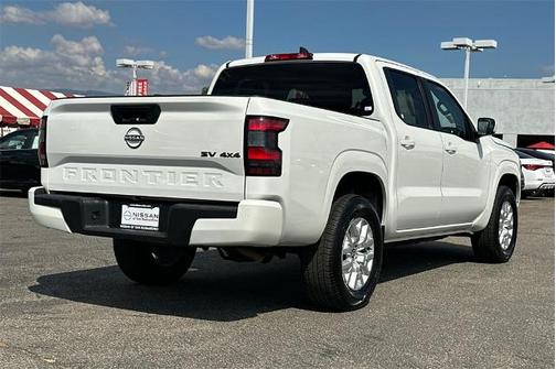2023 Nissan Frontier SV