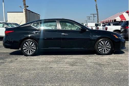 Black 2025 Nissan Altima SV