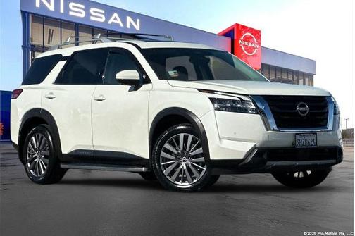 2023 Nissan Pathfinder SL